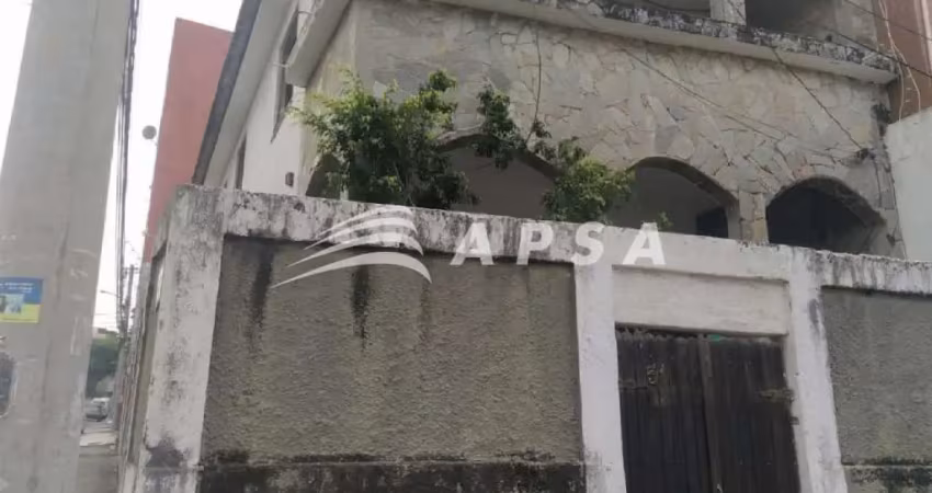 Ótima oportunidade situado na amaralina.  casa com 356 m², 1 sala de estar, 1 sala de jantar, 3 banh