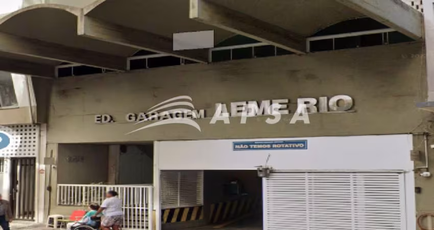 EXCELENTE VAGA DE GARAGEM LOCALIZADO NO LEME, RUA TRANQUILA E MUITO BEM LOCALIZADA.