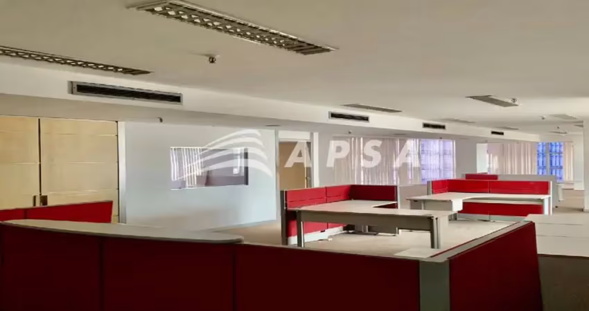 Excelente andar comercial localizado no centro do rio, 240m², semi mobiliado, possui dois banheiros,