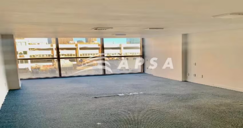 Excelente andar comercial, formado por dois conjuntos de salas unificados, 352m² total, recepção em