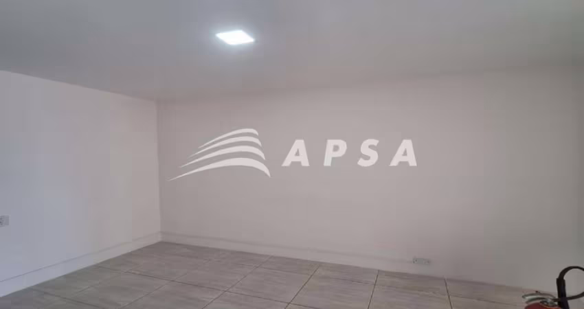 EXCELENTE SALA COMERCIAL LOCALIZADO NA TIJUCA, 20M2, EM ÓTIMO ESTADO, PRÓXIMO À VÁRIOS COMÉRCIOS E R