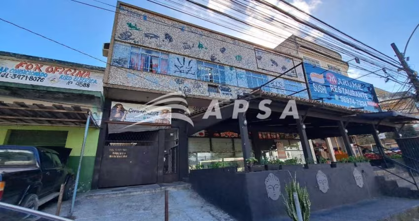 IMÓVEL DE 85M² MUITO BEM LOCALIZADO! CONSTA 3 SALAS, SENDO UMA DELAS COM PIA PARA COPA, E BANHEIRO.