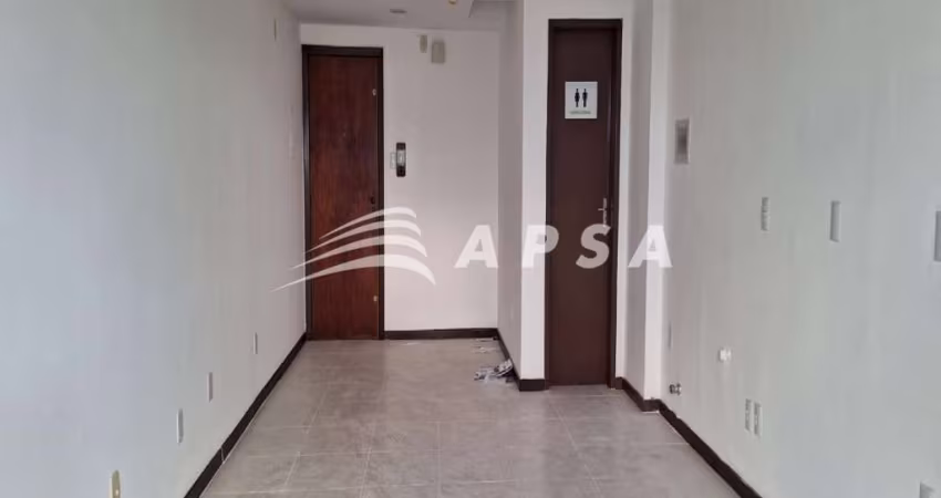 ÓTIMA OPORTUNIDADE COMERCIAL NO ITAIGARA. SALA COM 22 M², SOL DA MANHÃ E  BANHEIRO PRIVATIVO.  ÓTIMA