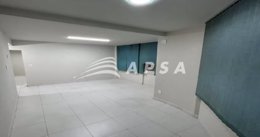 EXCELENTE CONJUNTO DE SALA COMERCIAL NO CENTRO RIO, COM 37M² E BANHEIRO SOCIAL. SALA PINTADA E COM E