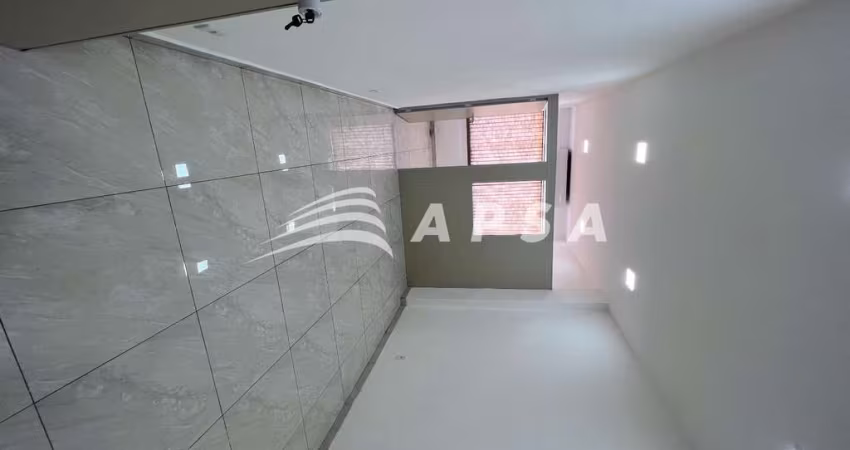 NO CORAÇÃO DO CENTRO, EM LOCALIZAÇÃO ESTRATÉGICA E DE FÁCIL ACESSO, ESTA SALA COMERCIAL PARA ALUGUEL