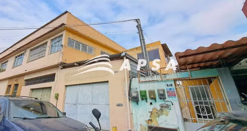 Excelente sala, 3 quartos, cozinha, banheiro, área, quintal, 70m2, com ótima localização, perto do c