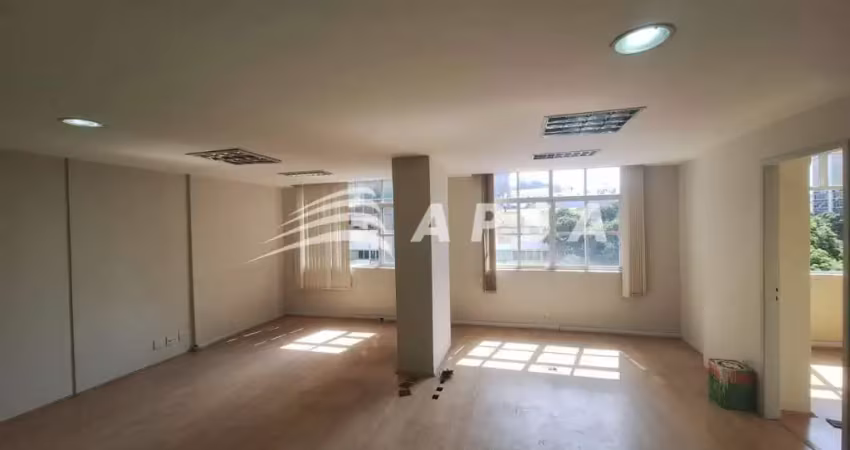 Excelente sala comercial localizado no centro do rio de janeiro, 100m², possuindo conjunto de salas