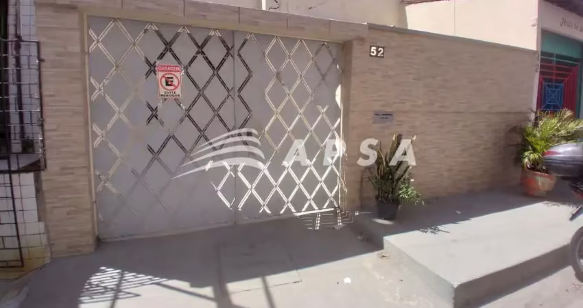 Casa na praia de iracema, com 04 quartos, varanda e quintal  prox. a rua. joão cordeiro