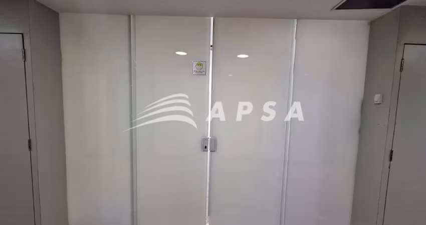 EXCELENTE ANDAR CORPORATIVO NO CORAÇÃO DO CENTRO DO RIO, DE ESQUINA COM A AVENIDA RIO BRANCO, EM EDI