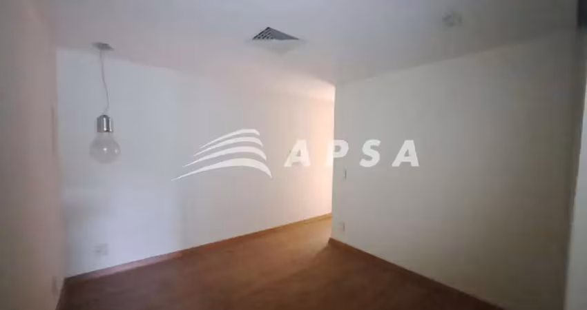 Esta sala comercial oferece uma oportunidade única de estabelecer ou expandir seu negócio em uma das