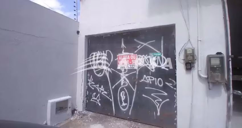 Casa  com sala térreo, 02 quartos sendo 02 suítes,  cozinha garagem em ótima localização .