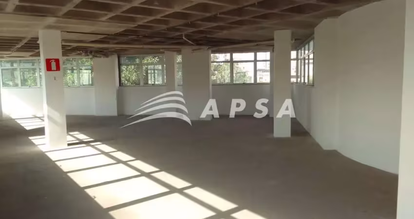Excelente sala comercial com 256,69m², disponível para locação imediata próximo ao banco inter. poss