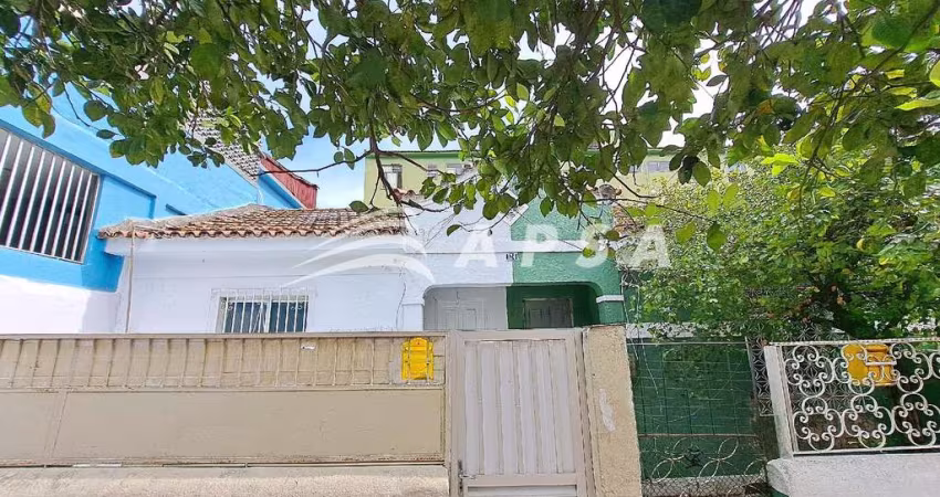 EXCELENTE CASA, 70 M², DE FRENTE, BEM AREJADA E VENTILADA, COM ÓTIMA LOCALIZAÇÃO, RUA TRANQUILA, COM