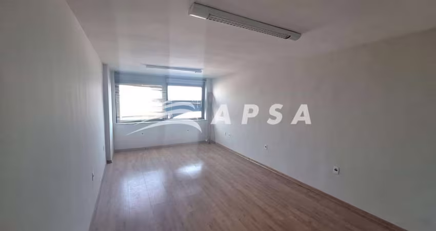 SALA COMERCIAL DE 27M² SITUADA NO CORAÇÃO DO CENTRO DO RIO DE JANEIRO, OFERECENDO UMA LOCALIZAÇÃO ES