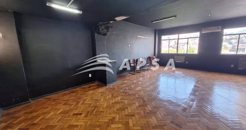 ÓTIMA COBERTURA NO CENTRO, PRÓXIMO AOS ARCOS DA LAPA EXCELENTE LOCALIZAÇÃO. ESSA SALA POSSUI 98M² ES