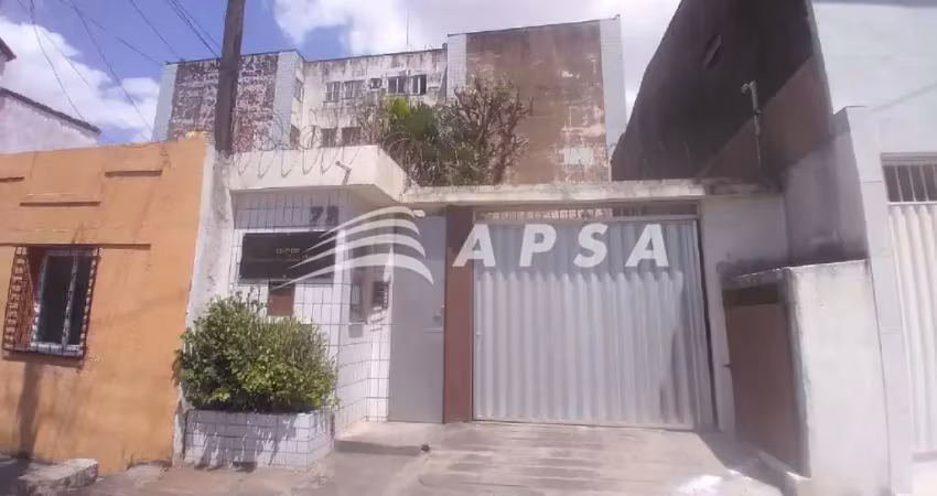 APARTAMENTO VENTILADO COM 03 QUARTOS, SALA, COZINHA , BANHEIRO, GARAGEM  PROX. AO COLEGIO DA POLICIA
