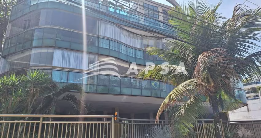 EXCELENTE APARTAMENTO DE FRENTE PARA A PRAIA DA BARRA DA TIJUCA, NO MELHOR PONTO DA AVENIDA DO PEPÊ,