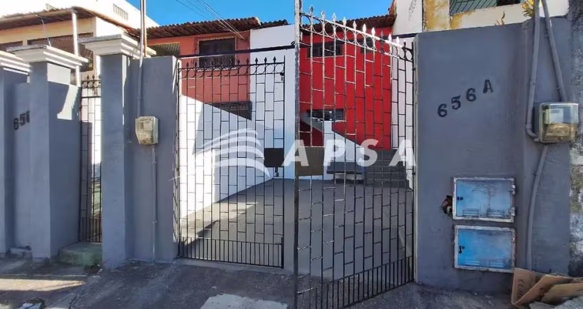 Casa altos com 02 quartos, banheiro social, garagem, cozinha prox. a supermercado nindo box da av. g