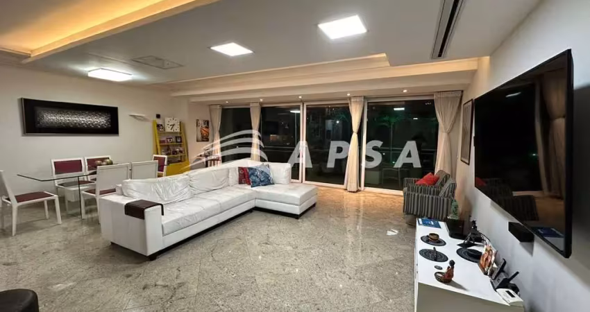 COBERTURA DUPLEX 4 QUARTOS NA BARRA DA TIJUCA.NO PRIMEIRO PAVIMENTO: UMA SALA MUITO AMPLA, QUE CONTA