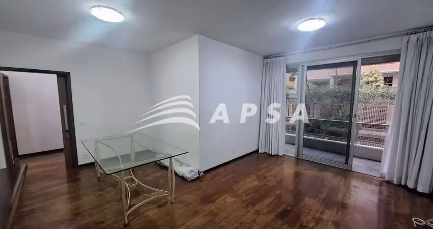 Este apartamento de 113m², localizado na lagoa, oferece uma vista incrível para o cristo redentor. a