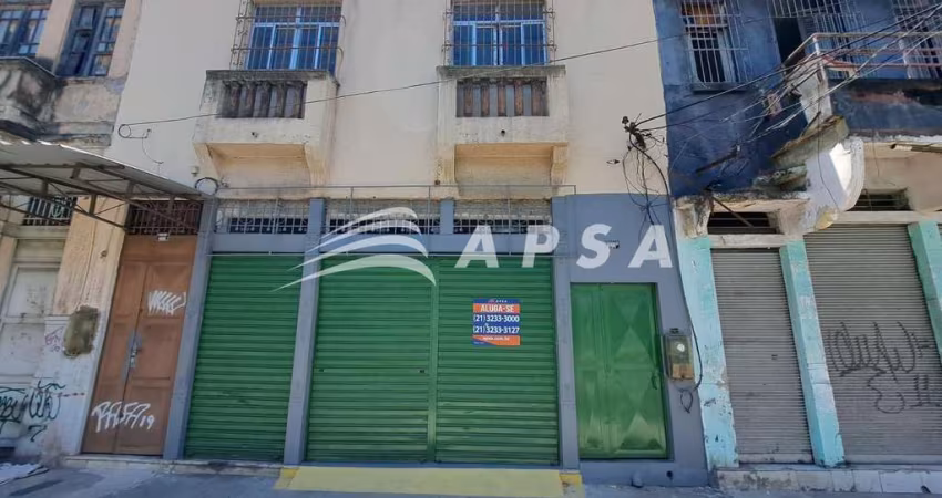 IMÓVEL TOTALMENTE REFORMADO, 1º PAVIMENTO COM LOJÃO, 02 BANHEIROS, COPA, ALMOXARIFADO, ÁREA DE SERVI