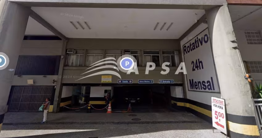 COM ACESSO 24H A GARAGEM ESTÁ LOCALIZADA NO CENTRO NA RUA DOS INVÁLIDOS 171 COM 12 METROS QUADRADOS,