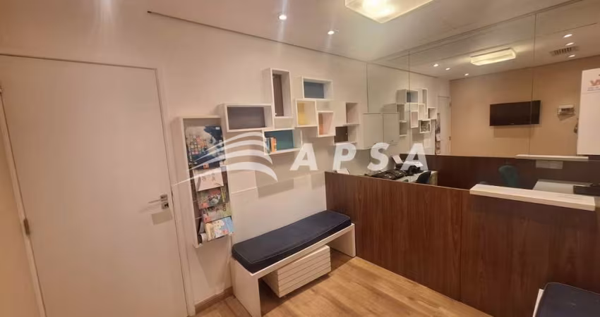MARAVILHOSA SALA COMERCIAL NO COND. BARRA TRADE I, TODA REFORMADA, COM 44M², HALL DE ENTRADA, RECEPÇ