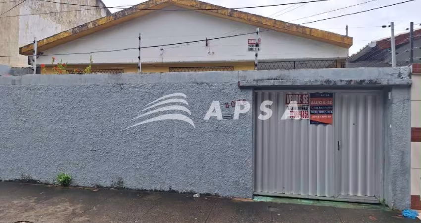 CASA TERREO COM VARANDA , 03 QUARTOS, SALA, COZINHA , QUINTAL , GARAGEM .  PROX. SORIANO ALBUQUERQUE