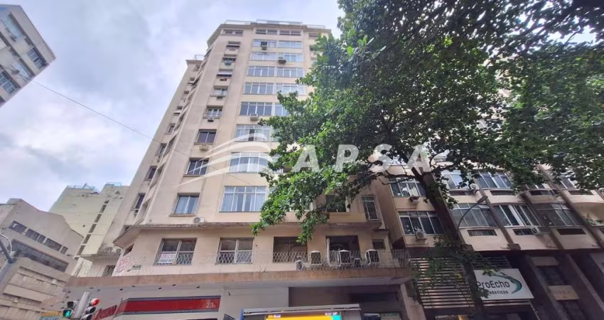 EXCELENTE IMOVEL ; UM POR ANDAR  SITUADO À DUAS QUADRAS DA PRAIA E PROXIMO AO METRO. HIDRAULICA E EL