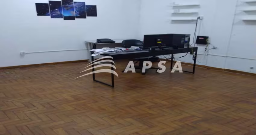 SALA AMPLA COM PISO DE TACO BEM NO CENTRO DE BELO HORIZONTE  2 ELEVADORES. 1BANHEIRO. PERTO DE LOJAS