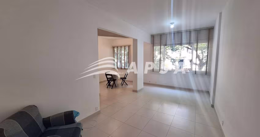 ESTE APARTAMENTO NA RUA DOS OITIS, NA GÁVEA, É UM VERDADEIRO ACHADO, OFERECENDO 82M² DE PURO CONFORT