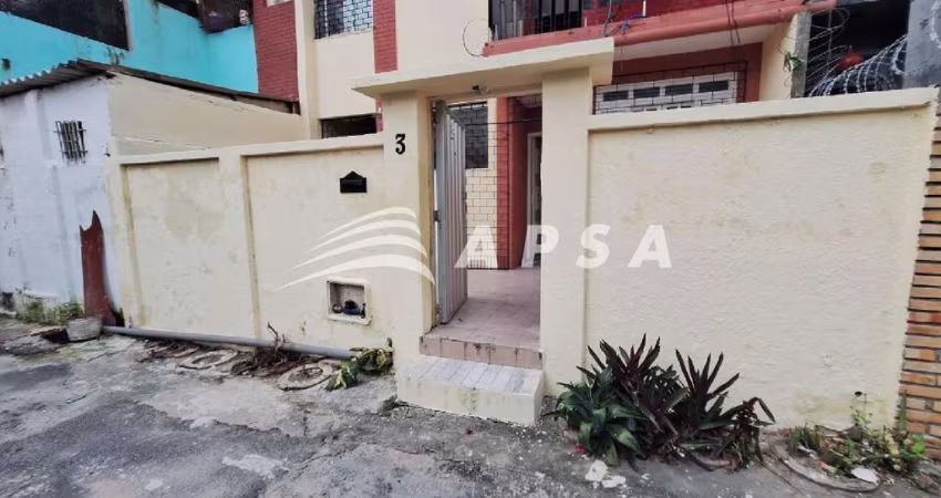 ALUGO CASA COM  VARANDA , GARAGEM , 02 QUARTOS, SENDO 01 SUITE, SALA, COZINHA, AREA DE SERVIÇO E BAN
