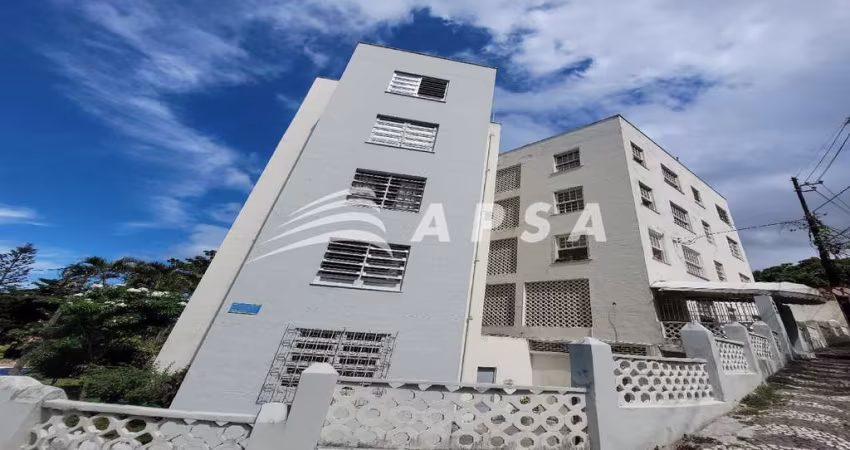 25627 ED. SÃO LUIZ. APARTAMENTO NO TERREO COM ENTRADA INDEPENDENTE COM TRÊS QUARTOS, SENDO 1 QUARTO