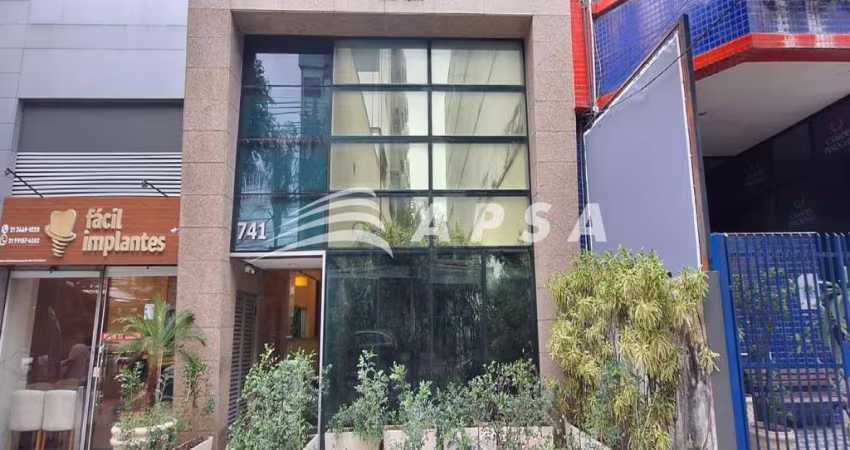 LINDA SALA COMERCIAL, TOTALMENTE MOBILIADA, NO CORAÇÃO DA FREGUESIA-JACAREPAGUÁ, PARA ALUGUEL. COM 3