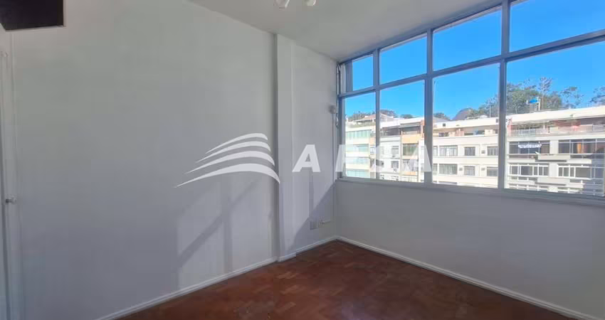 APARTAMENTO NO FLAMENGO, ONDE A PRATICIDADE DA CIDADE SE ENCONTRA COM A TRANQUILIDADE DO BAIRRO, EST