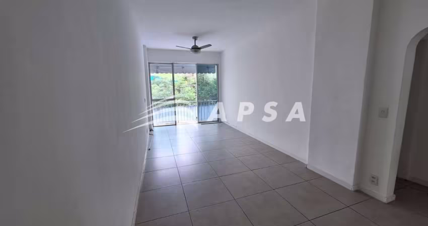 NO CORAÇÃO DO GRAJAÚ, DESCUBRA O SEU NOVO LAR: UM ENCANTADOR APARTAMENTO DE DOIS QUARTOS COM MÓVEIS