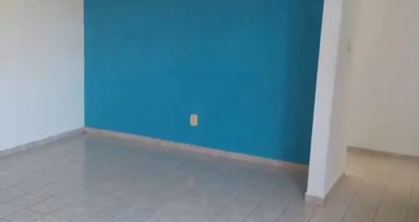 Casa com 2qtos,sala cozinha, wc-social e area de servico.  nascente ponto de referencia: apos passar