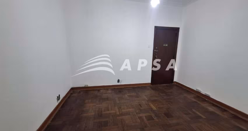 EXCELENTE 2 QUARTOS NO RIO COMPRIDO. IMÓVEL EM PRÉDIO CLÁSSICO NO MELHOR PONTO DO BAIRRO, ESQUINA CO