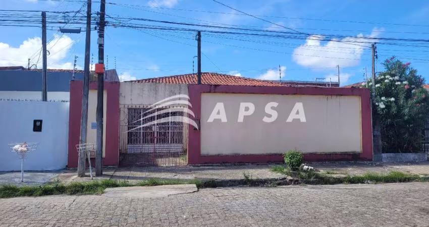 APSA ALUGA EXCELENTE CASA COM AMPLO ESPAÇO INTERNODISPONDO DE  GARAGEM PARA ATÉ 2 VEICULOS, 02 SALAS