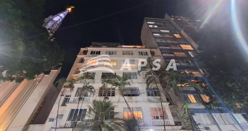 APARTAMENTO NO FLAMENGO COM 135 METROS QUADRADOS, SALA 2 AMBIENTES, COM 3 QUARTOS SENDO 1 SUITE E 2