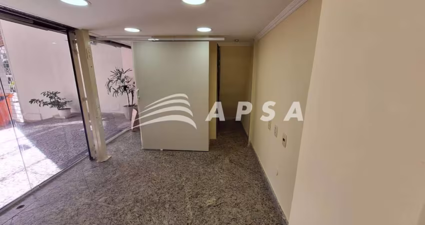 EM UMA GALERIA SEGURA E BEM LOCALIZADA, ESSA SALA COMERCIAL DUPLEX PARA ALUGUEL É PERFEITA PARA QUEM