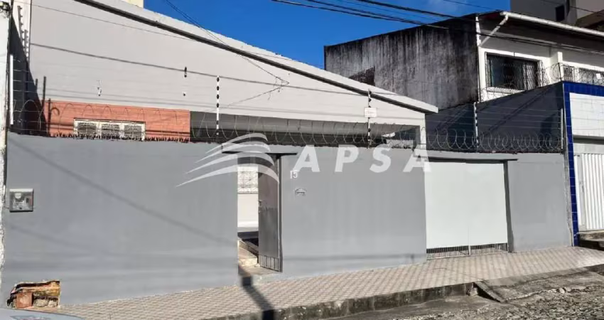 Casa plana. terreno 12 de frente por 20 de fundos. área terreno 240m².área construída 120m². garagem