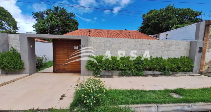ÓTIMA CASA NO BAIRRO DE GUAXUMA, A POUCOS METROS DA PRAIA. CASA CONTA COM GARAGEM PARA 02 CARROS, VA