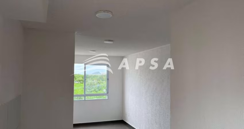ÓTIMO APARTAMENTO DE 02 QUARTOS PARA ALUGAR EM VARGEM PEQUENA. SÃO 43M² DIVIDIDOS EM SALA, 2 QUARTOS