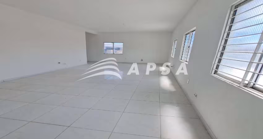 EXCELENTE SALA COMERCIAL  CONTENDO, 1BANHEIRO, 38 METROS QUADRADOS, LOCALIZADA EM CANDEIAS, PARA SEU