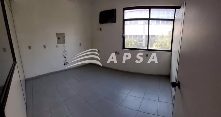 NA MOVIMENTADA PRAÇA DA BANDEIRA, ESTE PRÉDIO COMERCIAL PARA ALUGUEL É UMA OPORTUNIDADE IMPERDÍVEL P