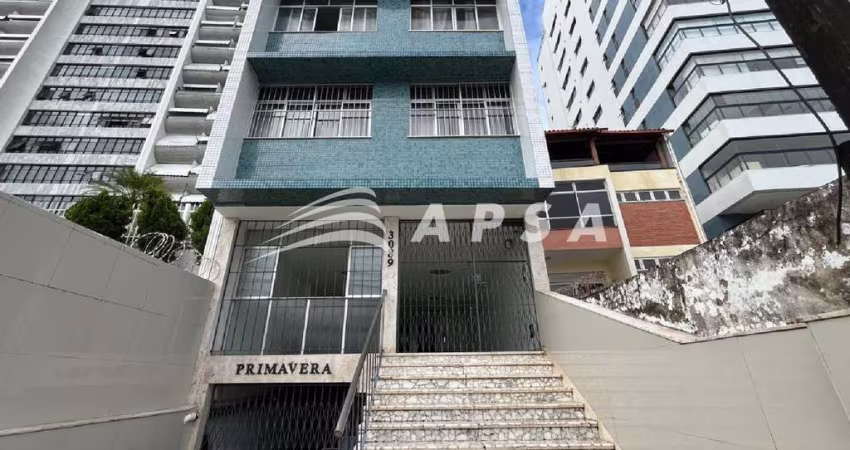 BOA OPORTUNIDADE NA LADEIRA DA BARRA. APARTAMENTO COM 55M² SEMIMOBILIADO, COMPOSTO COM 2 QUARTOS,1 B