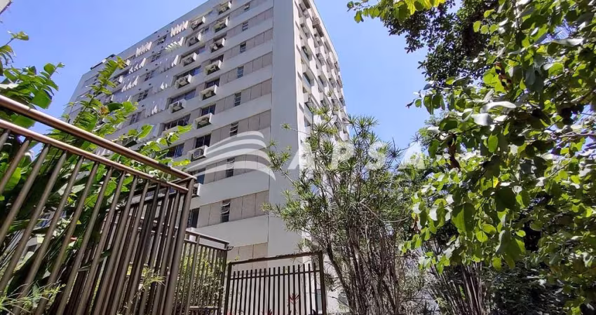 LINDO APARTAMENTO DUPLO, COM VISTA PANORÂMICA, TODO REFORMADO E COM PINTURA NOVA, FINO ACABAMENTO, S