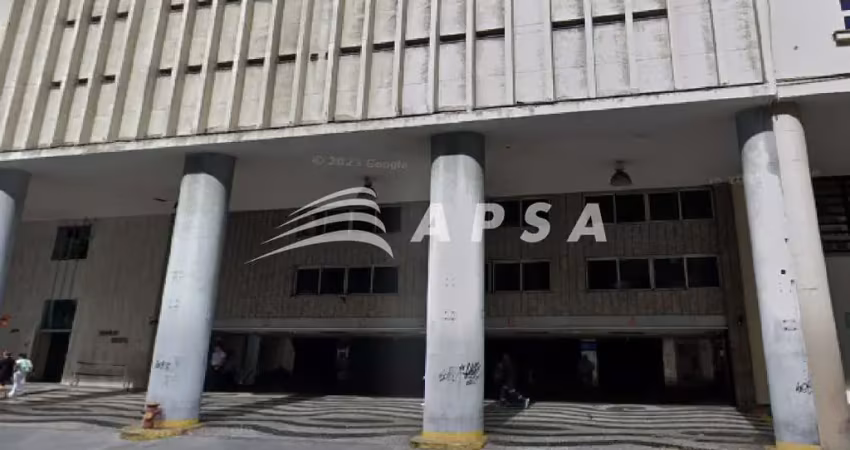 Ótima vaga de garagem localizado no centro, próximo a diversos comércios e portaria 24hrs.