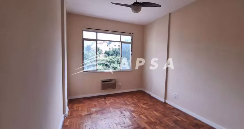 No charmoso bairro de fátima, este apartamento conjugado totalmente reformado é a escolha ideal para